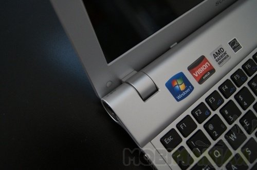 mobimaniak-sony-vaio-yb-zawiasy