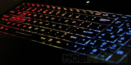 Hyperbook X77VR2 / fot. mobiManiaK.pl