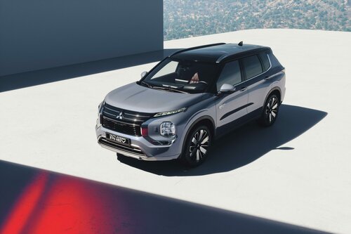 Mitsubishi Outlander PHEV w przedsprzedaży