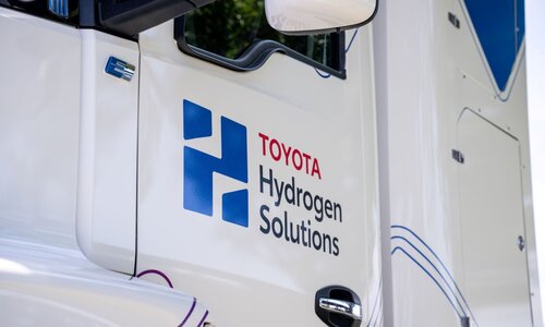 Toyota z certyfikatami dla wodorowych ogniw