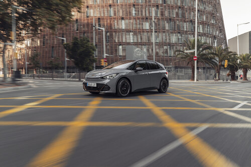 Elektryczny hot hatch z pazurem