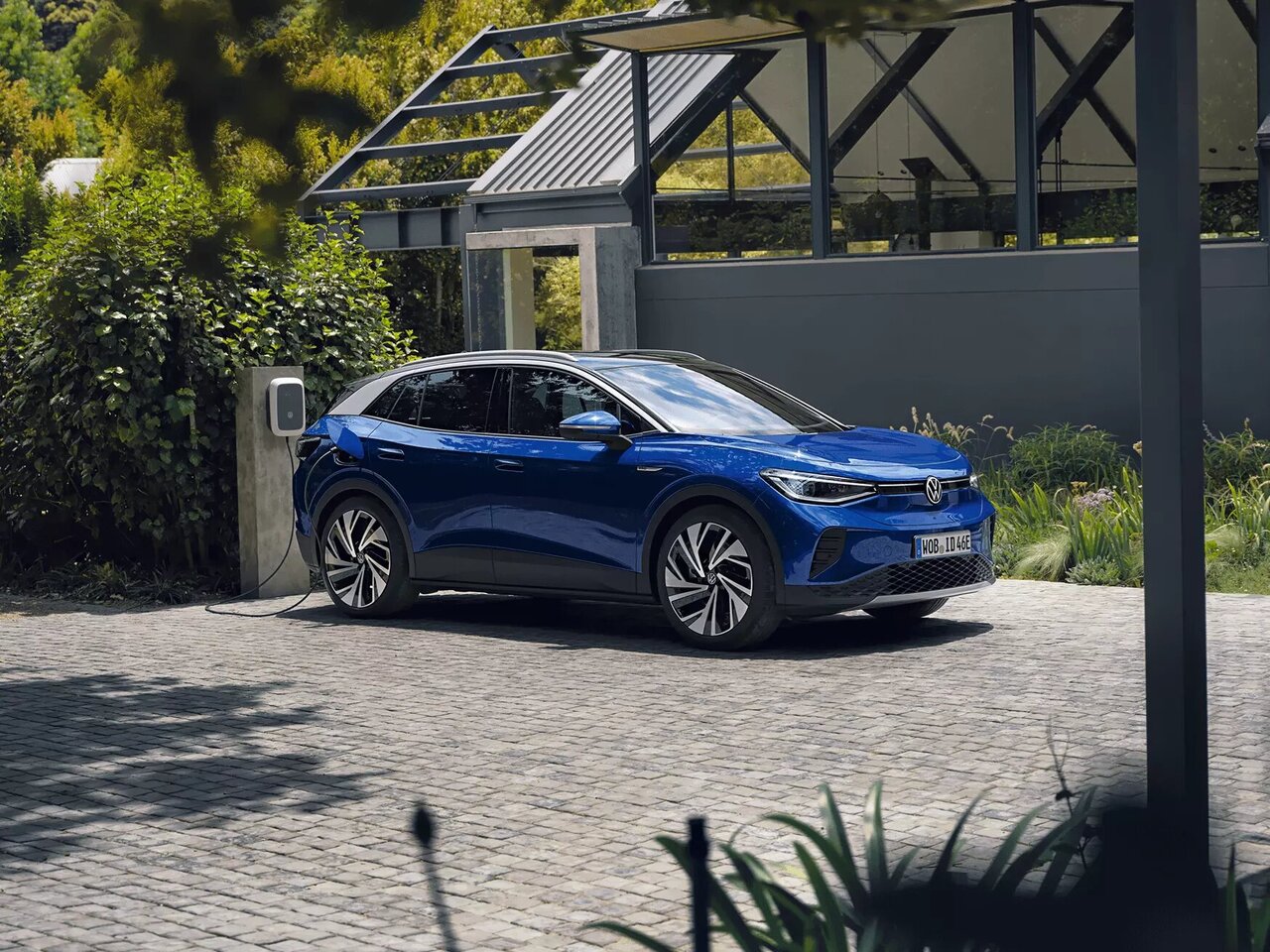 Elektryk Volkswagena z ryzykiem pożaru – ID.4 wzywane do serwisów. „Nie ładujcie powyżej 80% pojemności” – radzi producent